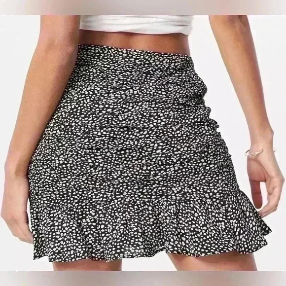 Abercrombie & Fitch Ruffle Hem Mini Skirt (344) - Picture 4 of 14